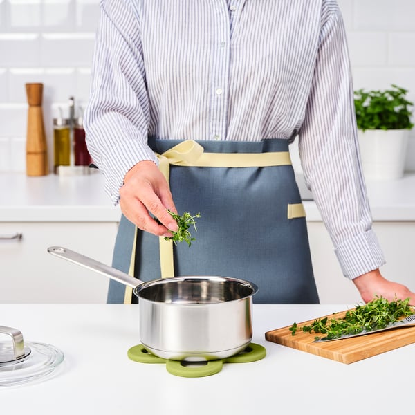 LAGG pot stand, green, 18x18 cm