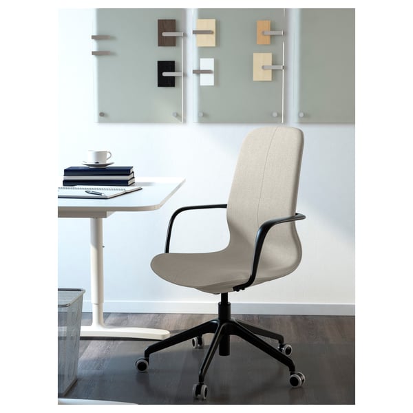 LÅNGFJÄLL conference chair with armrests, Gunnared beige/black, 68 cm