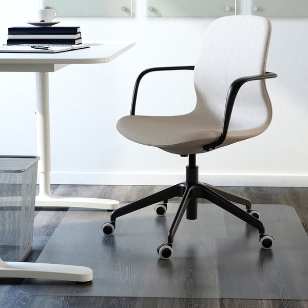 LÅNGFJÄLL conference chair with armrests, Gunnared beige/black, 68 cm