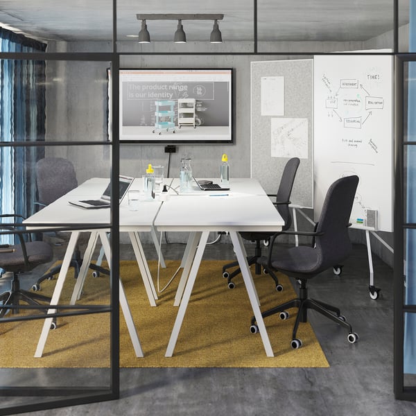 LÅNGFJÄLL conference chair with armrests, Gunnared dark grey/black, 68 cm