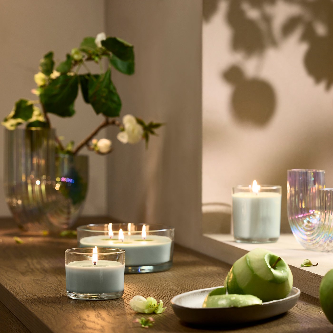 LOTSFÅGEL scented candle in glass, Apple light green, 20 hr