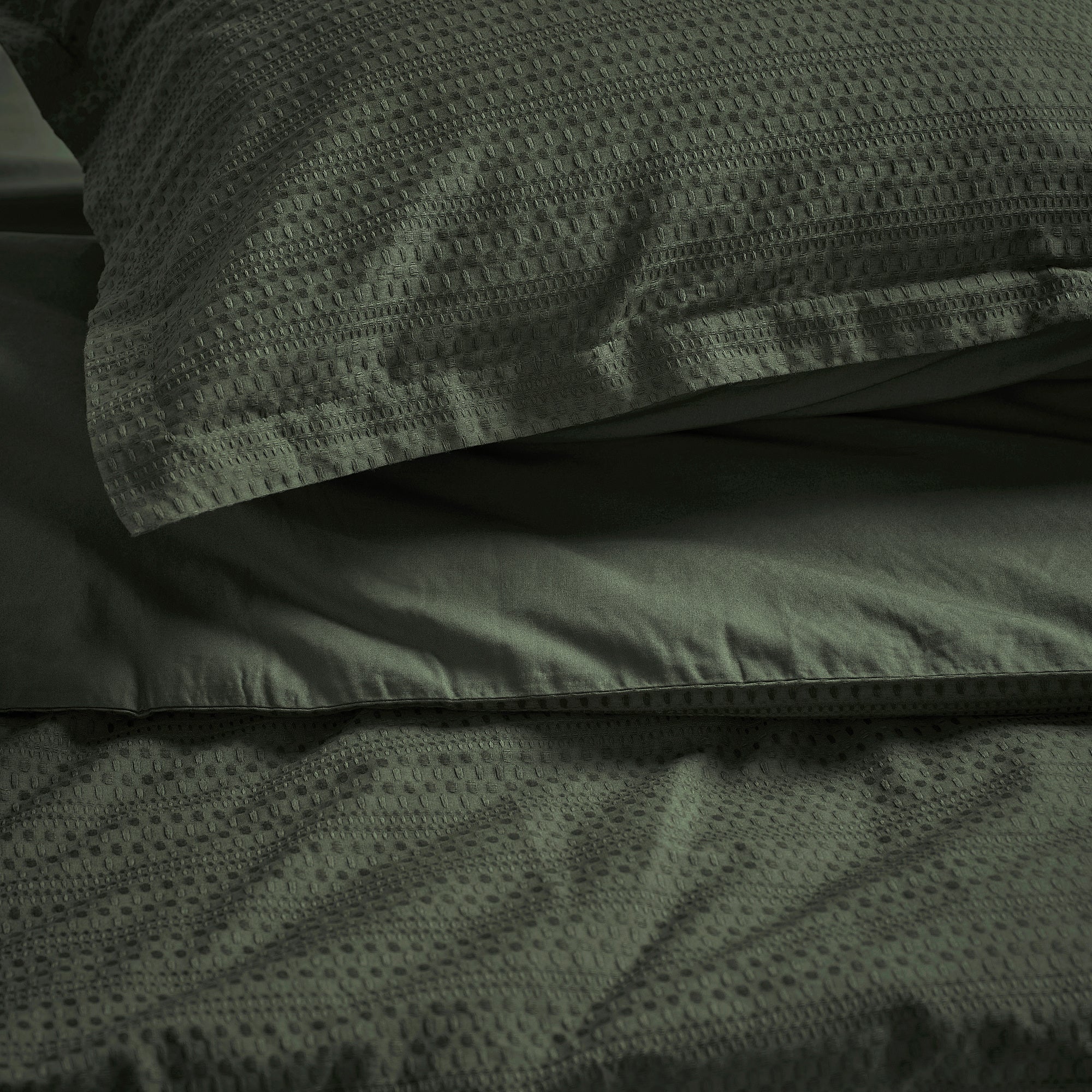 LUKTVICKER duvet cover and 2 pillowcases, dark green, 240x220/50x80 cm