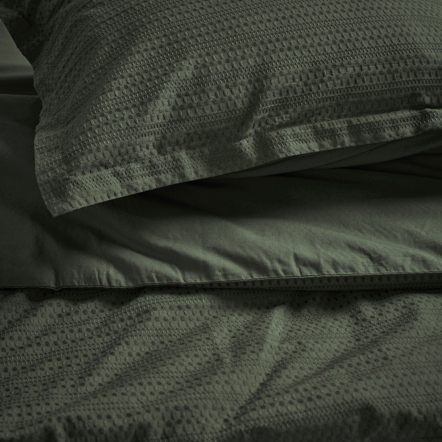 LUKTVICKER duvet cover and 2 pillowcases, dark green, 220x240 cm