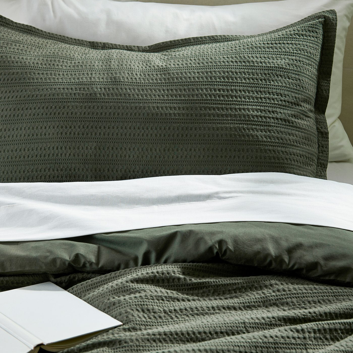 LUKTVICKER comforter set, green, 240x220/50x80 cm