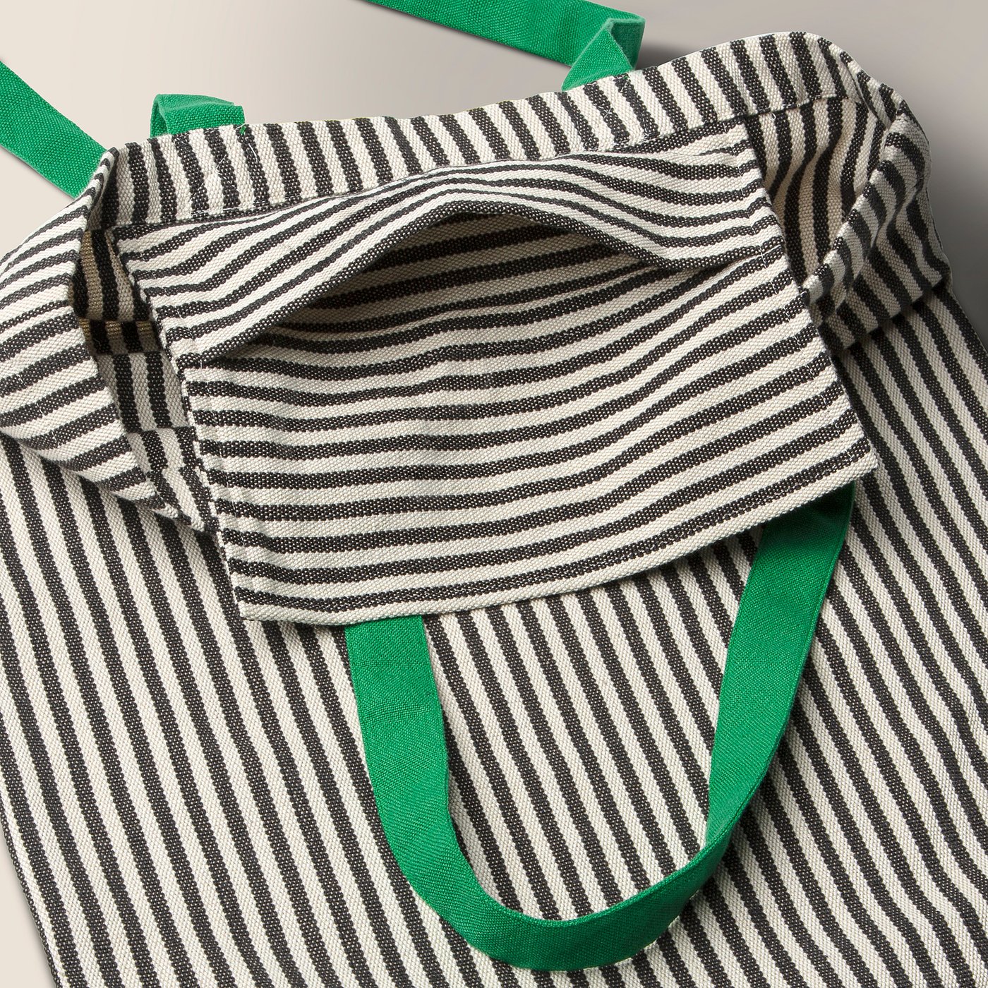 MÄVINN bag, green/stripe white/black, 40x41 cm