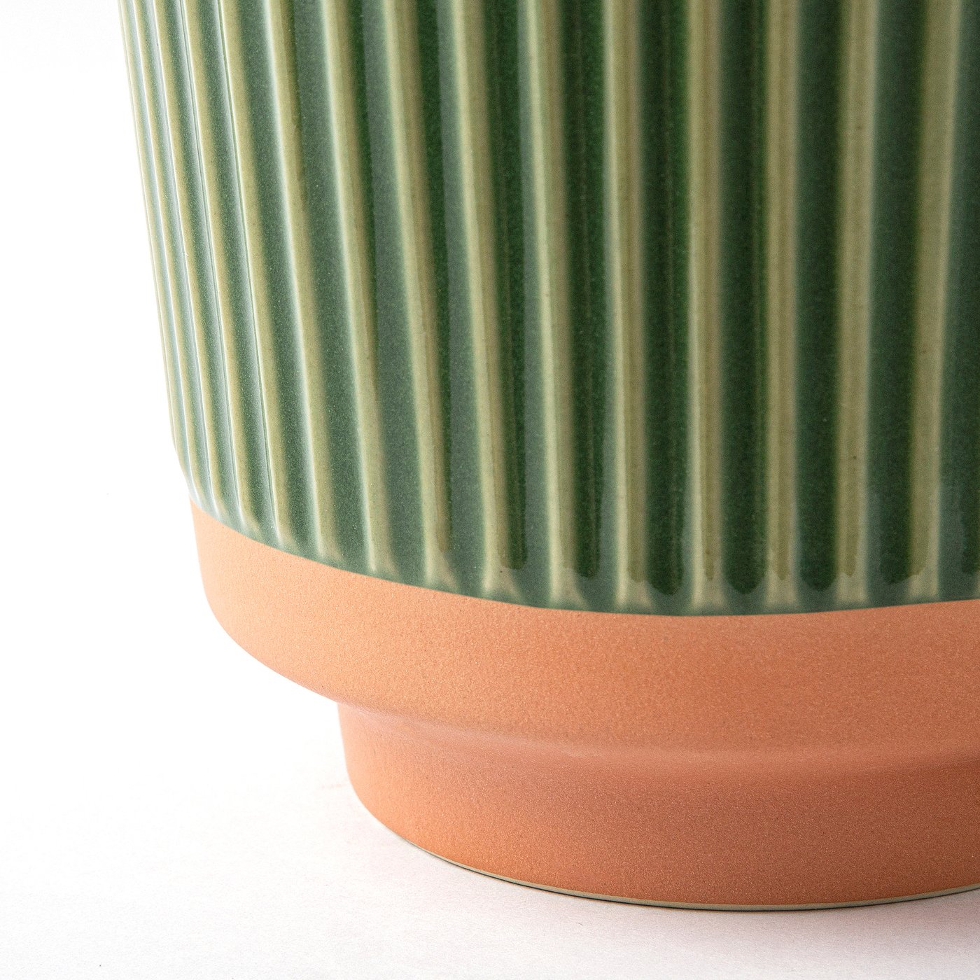 MÄVINN plant pot, green/sand, 16 cm