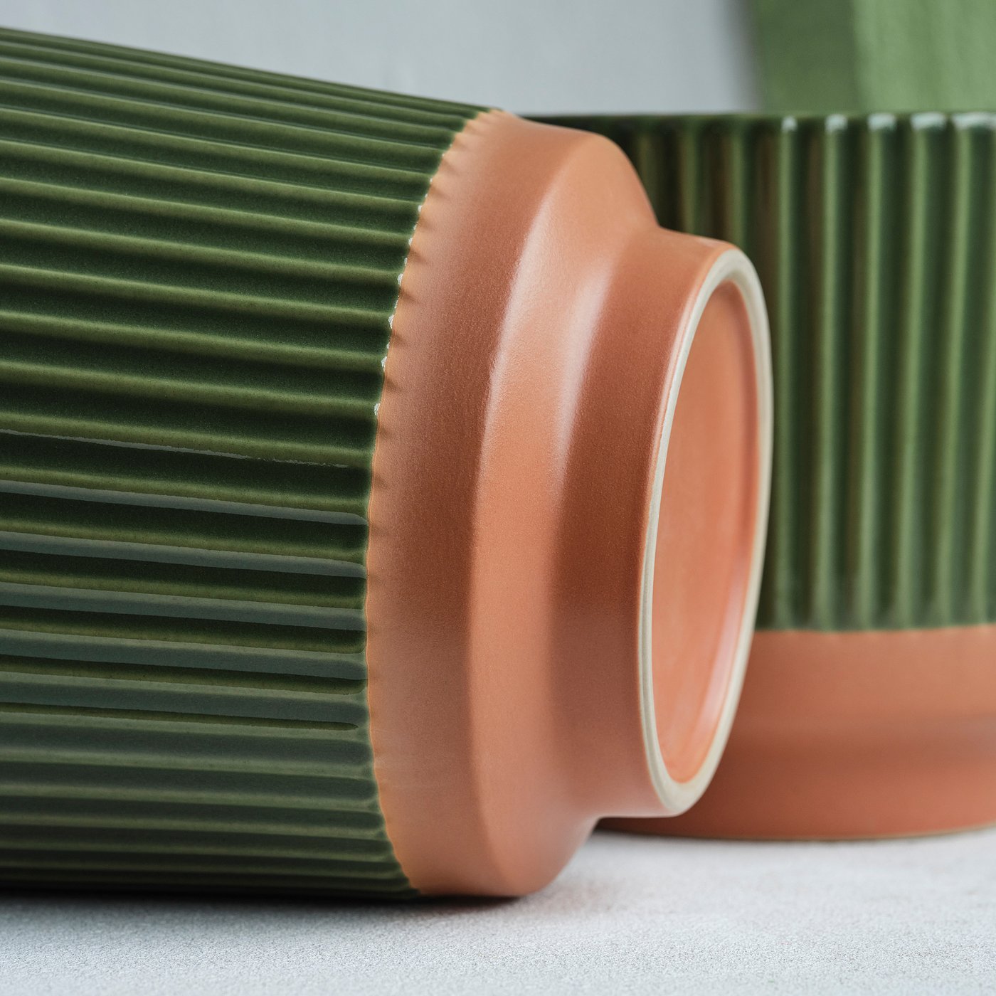 MÄVINN plant pot, green/sand, 16 cm