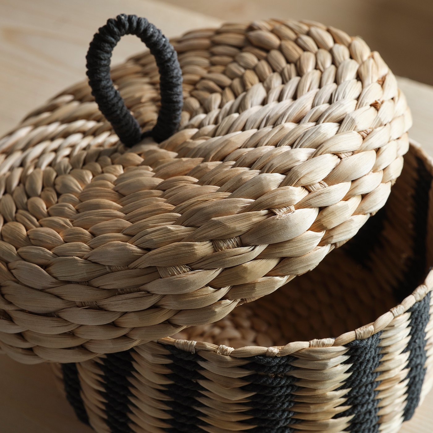 MÄVINN box with lid, banana fibre/black stripe pattern, 21 cm