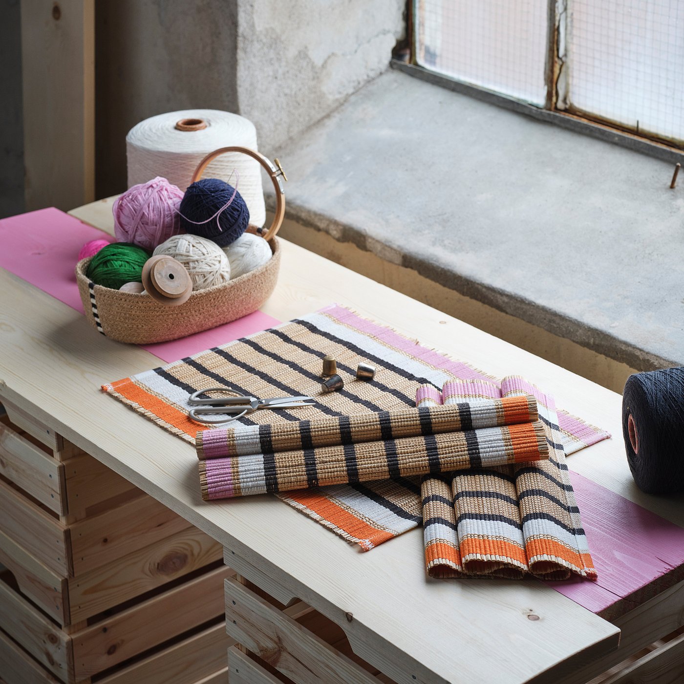 MÄVINN place mat, banana fibre/stripe pattern, 35x45 cm