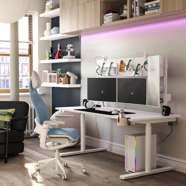 MÅLOMRÅDE gaming desk sit/stand, with monitor arms/electric white, 180x80 cm