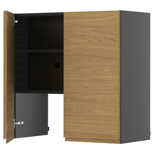 METOD - METOD Wall cb f extr hood w shlf/door, black-grey/Voxtorp oak effect, 80x80 cm