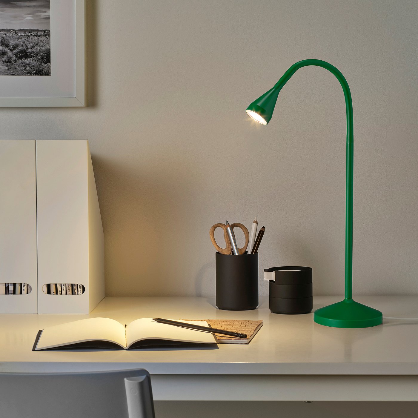 NÄVLINGE LED desk lamp, green, 66 cm