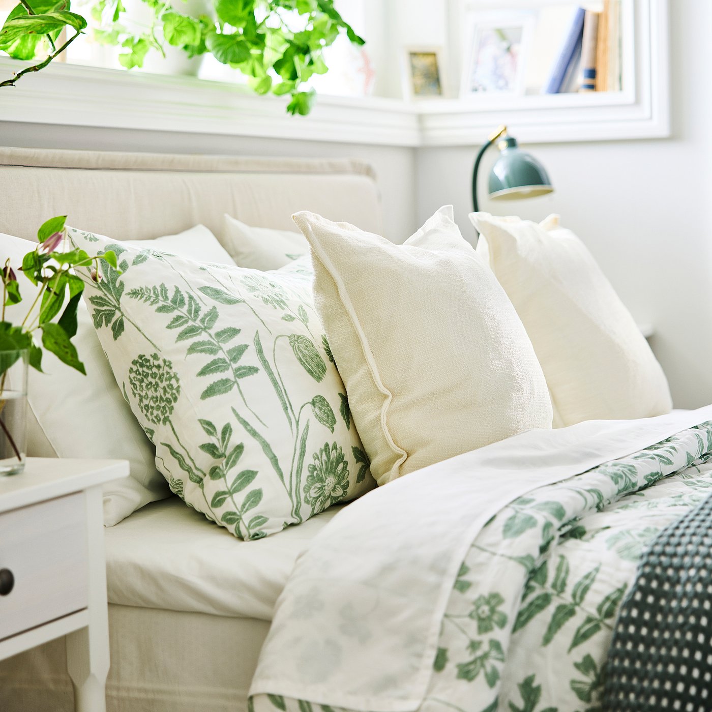 NÅLBJÖRNBÄR duvet cover and 2 pillowcases, white grey-green/floral pattern, 240x220/50x80 cm