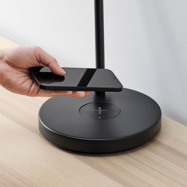 NYMÅNE work lamp with wireless charging, anthracite, 21 cm
