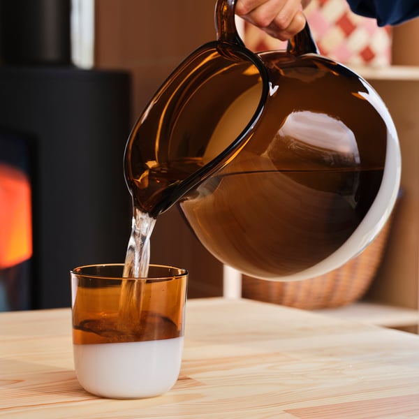 OMMJÄNGE jug, glass/brown, 2.7 l