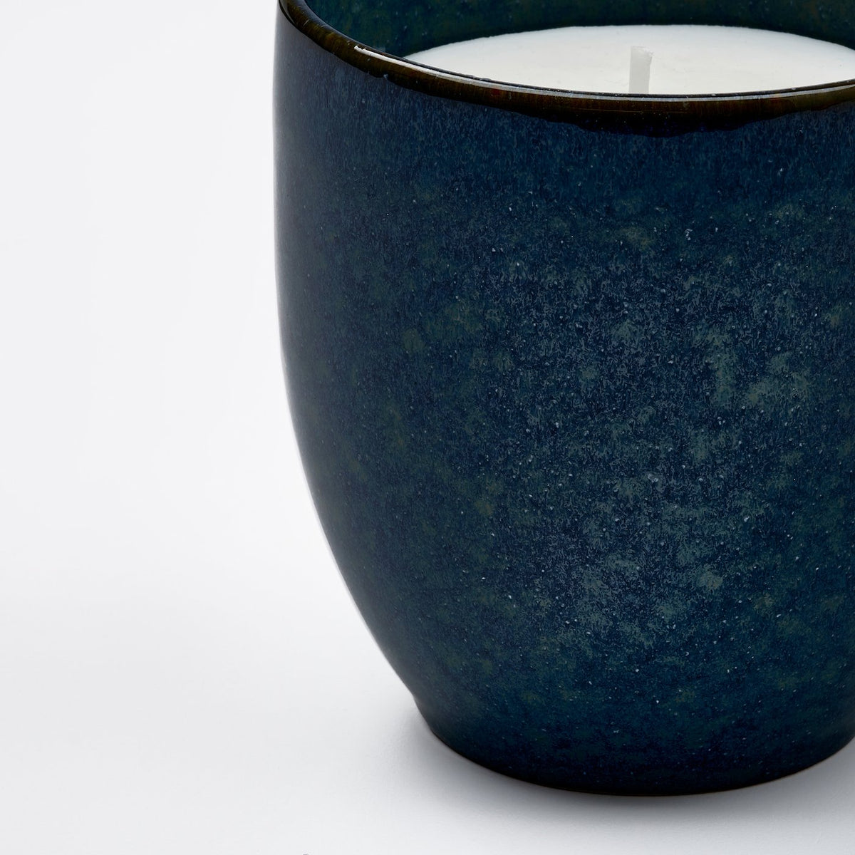 PÄRLHÖNA scented candle in ceramic jar, Bergamot & white tea blue, 40 hr