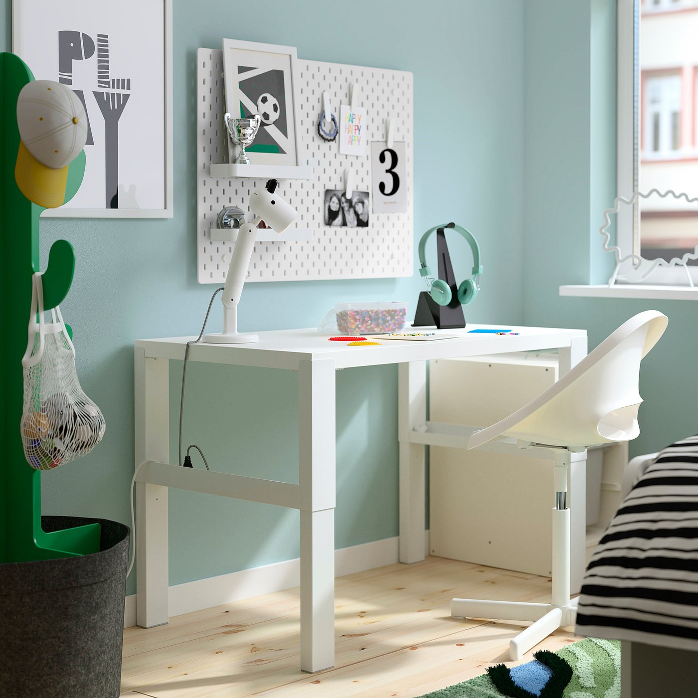 PÅHL desk, height adjustable white, 96x72x58 cm