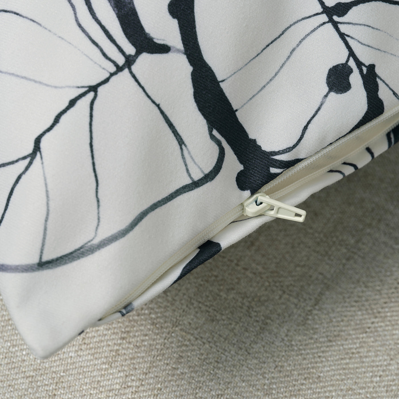 PELARKÖRSBÄR cushion cover, white/black, 50x50 cm