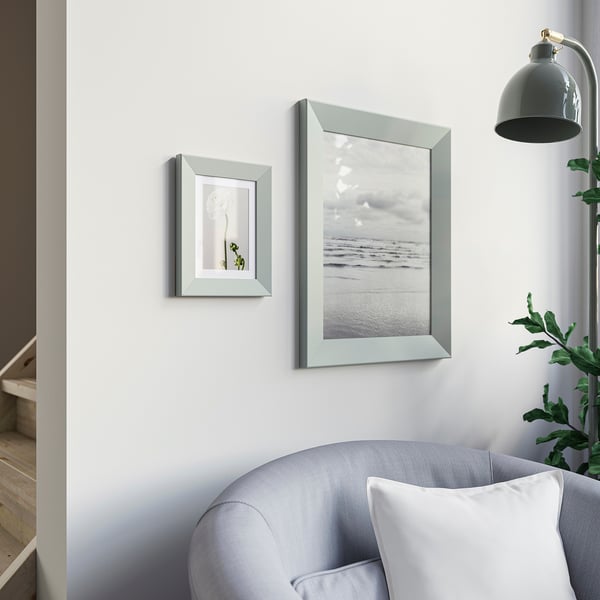 PLOMMONTRÄD frame, pale grey-green, 13x18 cm