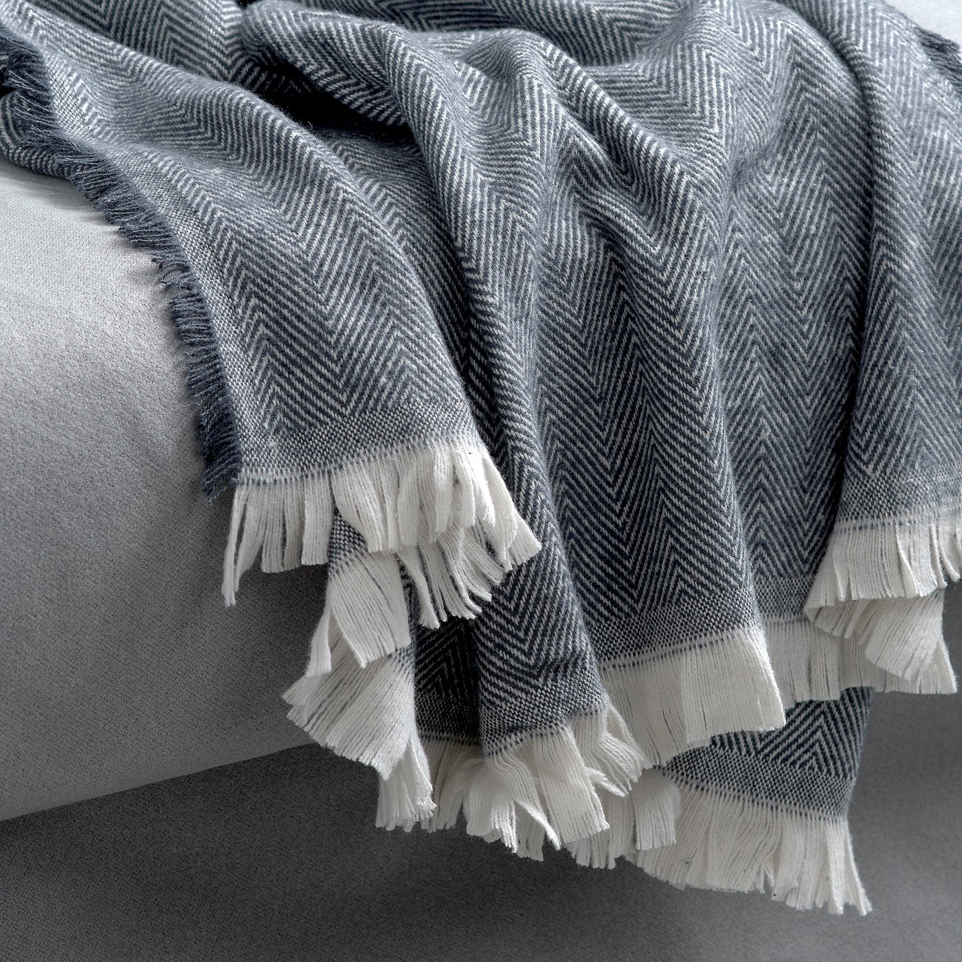 PUKVETE throw, blue, 130x170 cm