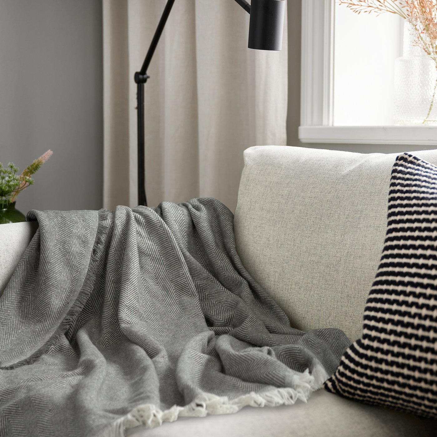 PUKVETE throw, grey, 130x170 cm