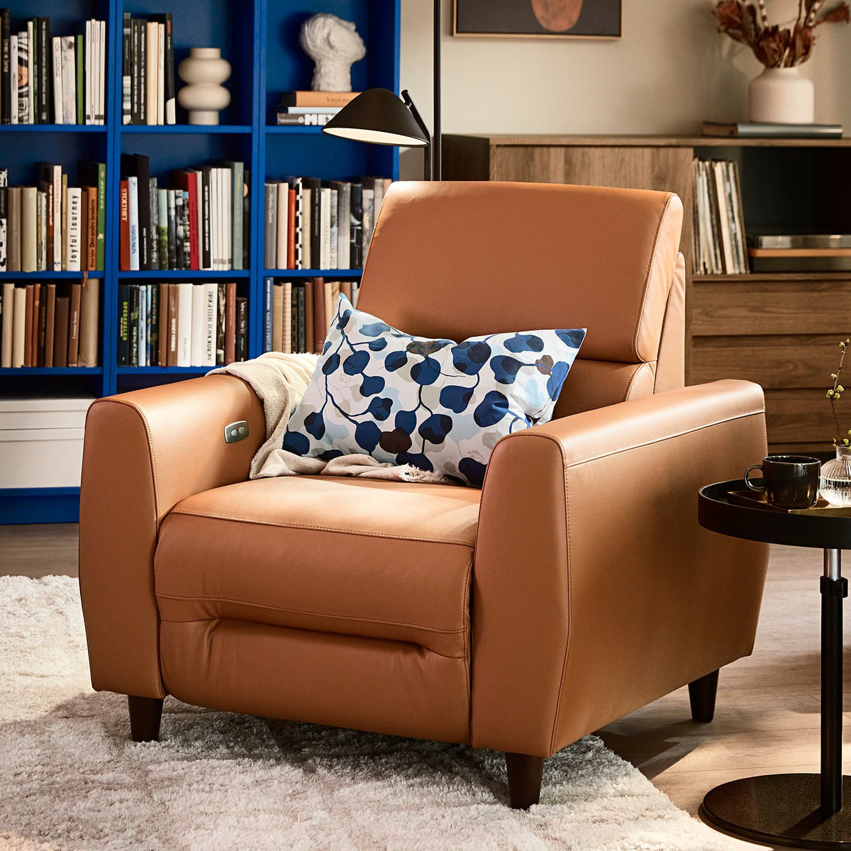 RULLERUM recliner, electric, Grann/Bomstad golden-brown, 97 cm