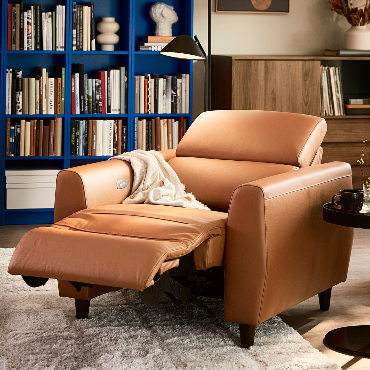RULLERUM recliner, electric, Grann/Bomstad golden-brown, 97 cm