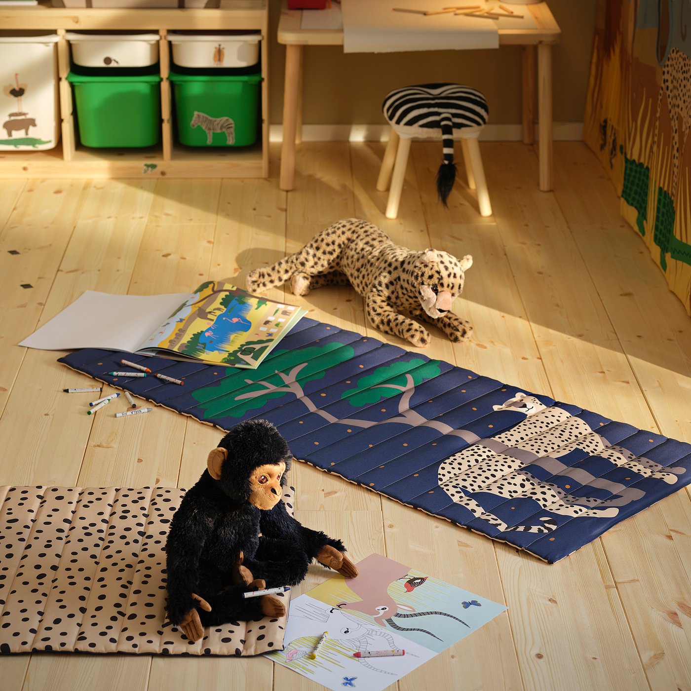 SANDLÖPARE quilted mat, dark blue/cheetah savannah, 60x140 cm