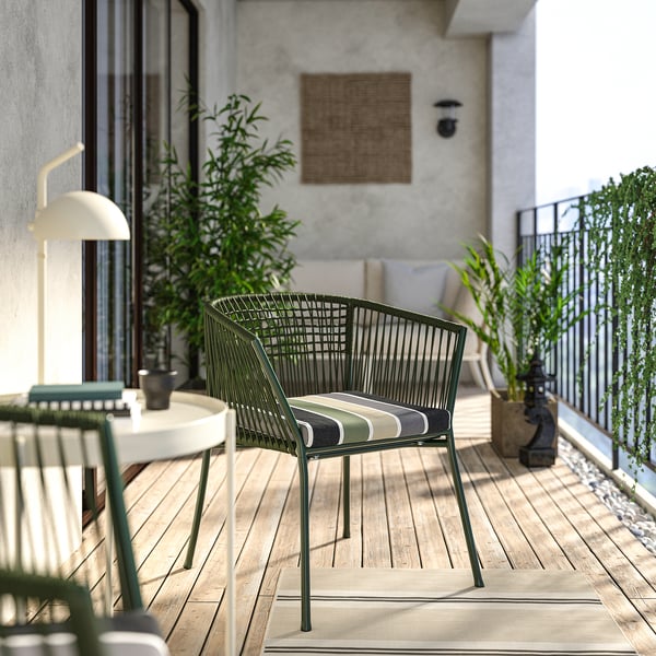 SEGERÖN - Garden chair with armrests, dark green/Frösön/Duvholmen striped pattern