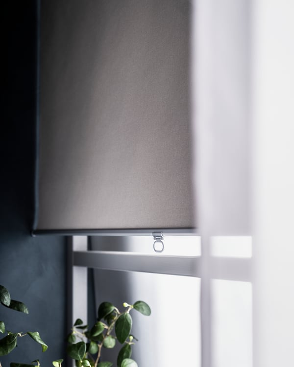 SKOGSKLÖVER roller blind, grey, 140x195 cm