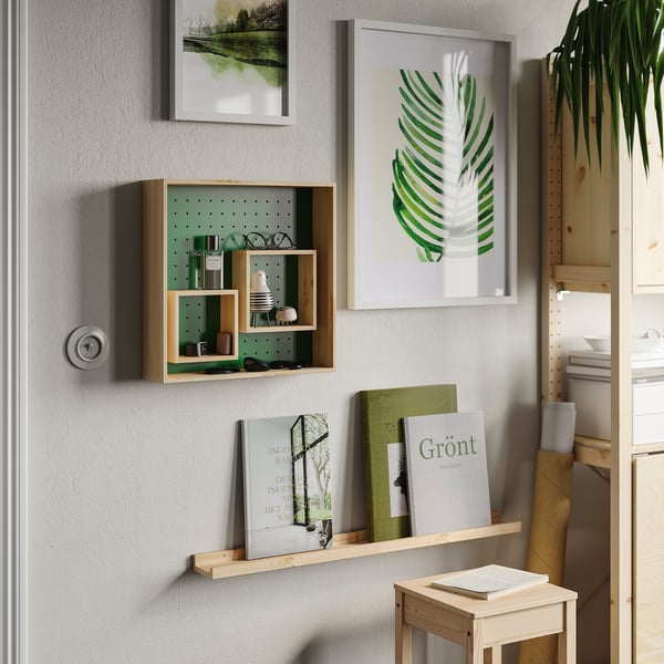SKOGSMOSAIK display shelf, pine/green, 45x45 cm