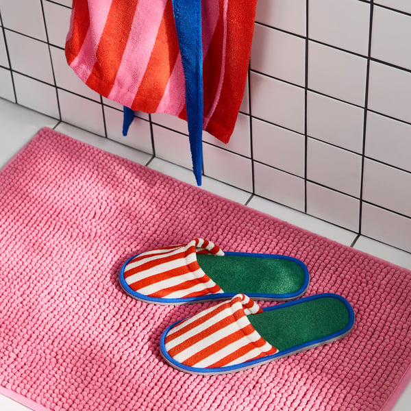 SKOGSSALLAT slippers, red/white/striped, L/XL