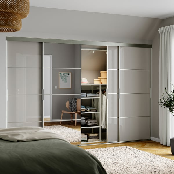 SKYTTA / HOKKSUND/AULI - SKYTTA / HOKKSUND/AULI Sliding door combination, aluminium/high-gloss light grey mirror glass, 301x205 cm