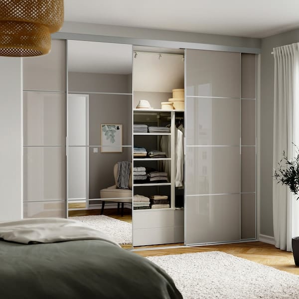 Ikea SKYTTA / HOKKSUND/AULI - Sliding door combination, aluminium/high-gloss light grey mirror glass, 301x240 cm