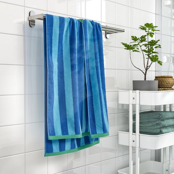 SLÅNHÖSTMAL bath towel, bright blue/light blue striped, 70x140 cm