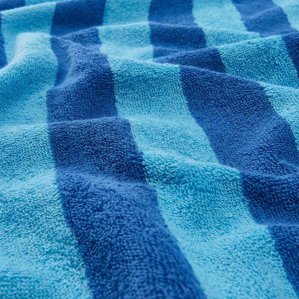 SLÅNHÖSTMAL bath towel, bright blue/light blue striped, 70x140 cm