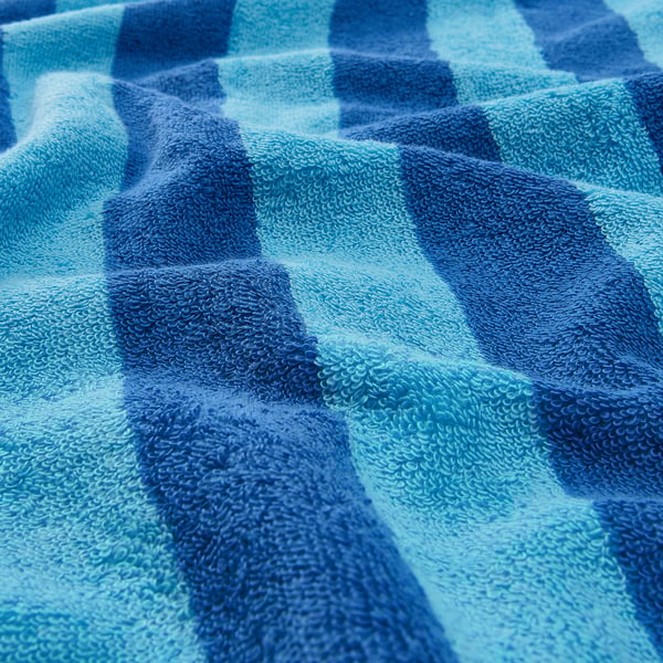 SLÅNHÖSTMAL - SLÅNHÖSTMAL Bath towel, bright blue/light blue striped, 70x140 cm