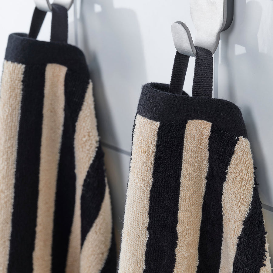 SLÅNHÖSTMAL bath towel, black/light beige striped, 70x140 cm
