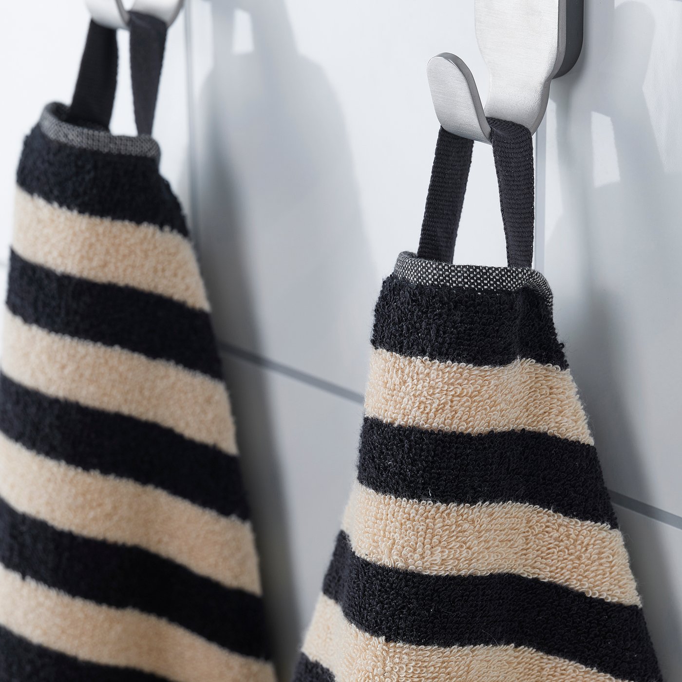 SLÅNHÖSTMAL hand towel, black/light beige striped, 50x100 cm