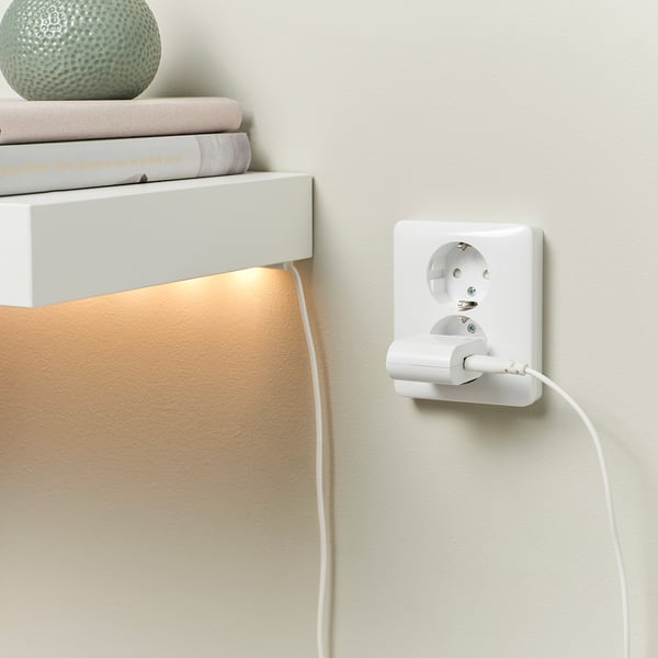 SMÅHAGEL 1-port USB charger, white, 4x9x2 cm