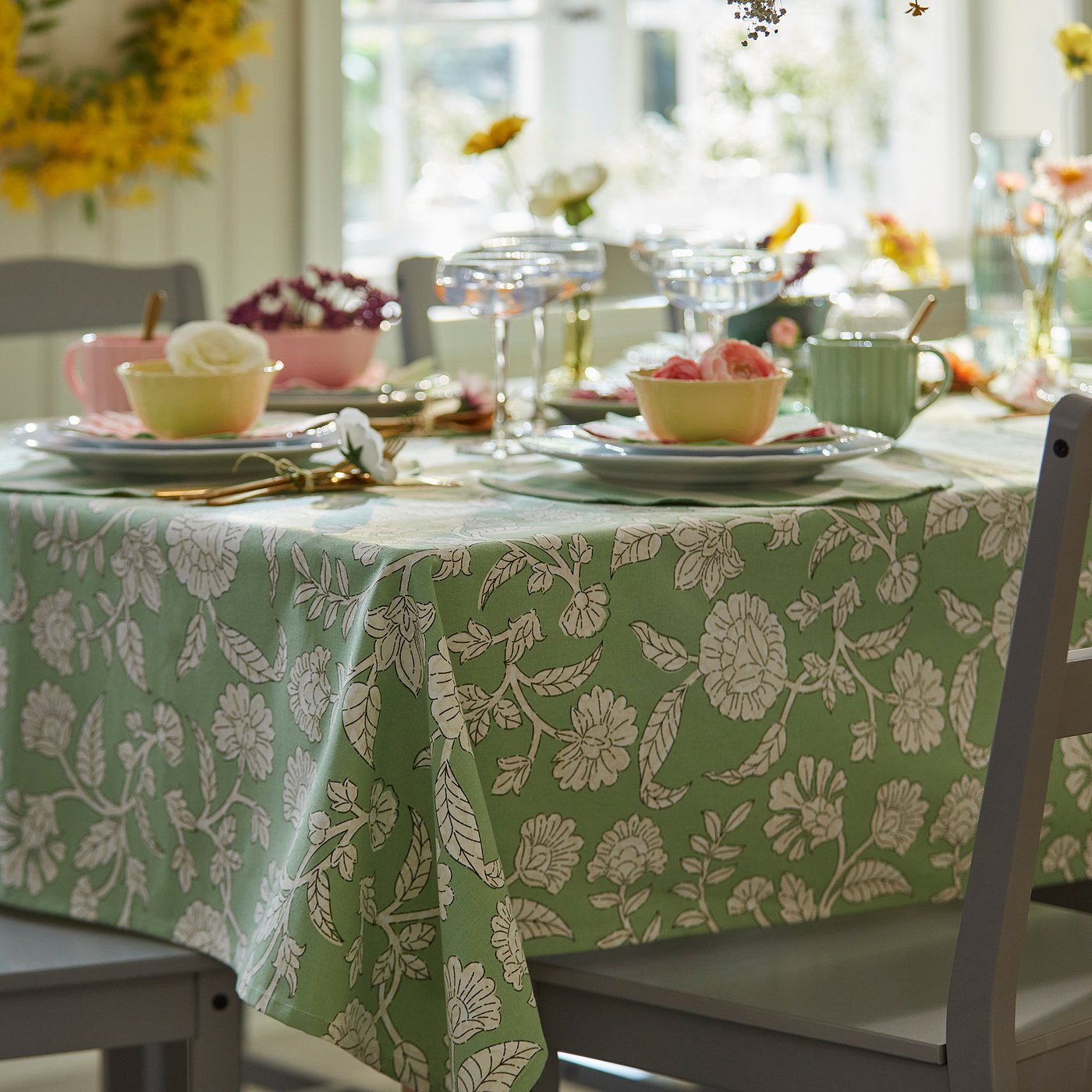 SMÖRFISK tablecloth, flower pattern/green/white, 145x240 cm