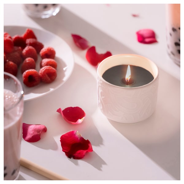 SÖTRÖNN - Scented candle in ceramic jar, red berries & vanilla/white, 25 hr