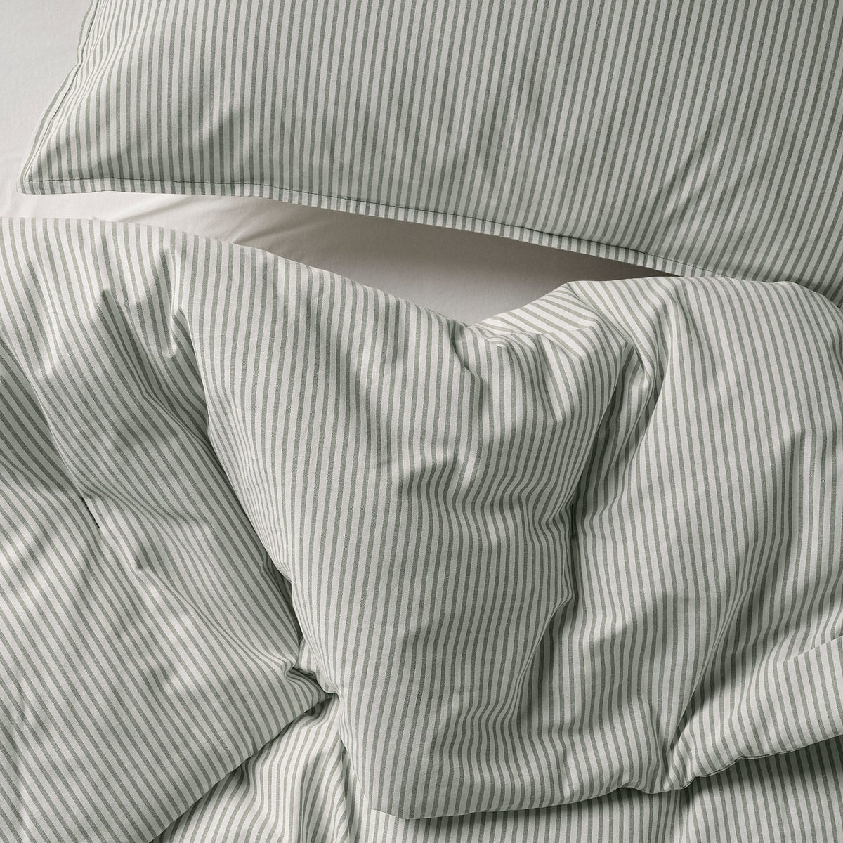 SOLFIBBLA comforter set, white green/stripe, 240x220/50x80 cm