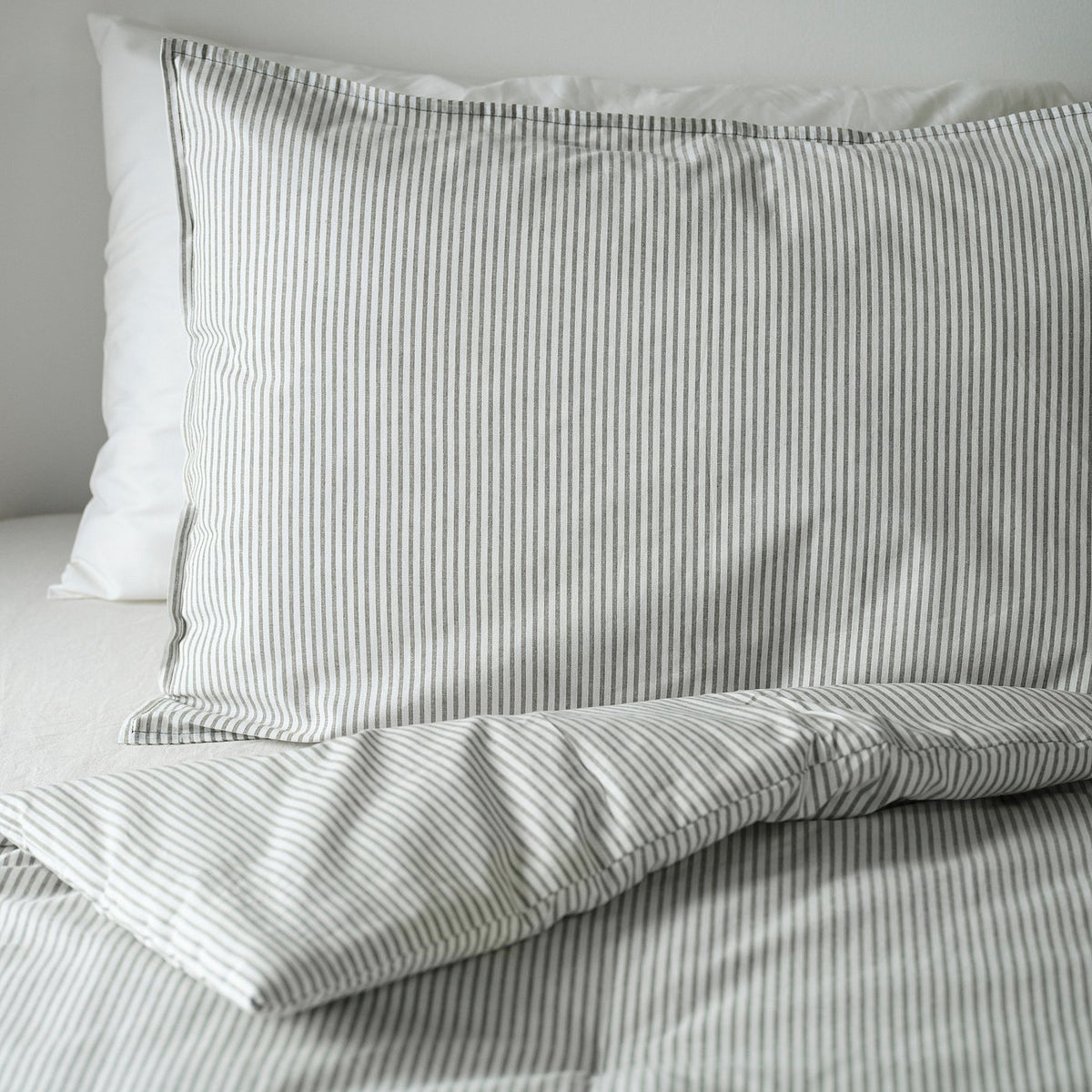 SOLFIBBLA comforter set, grey white/stripe, 240x220/50x80 cm