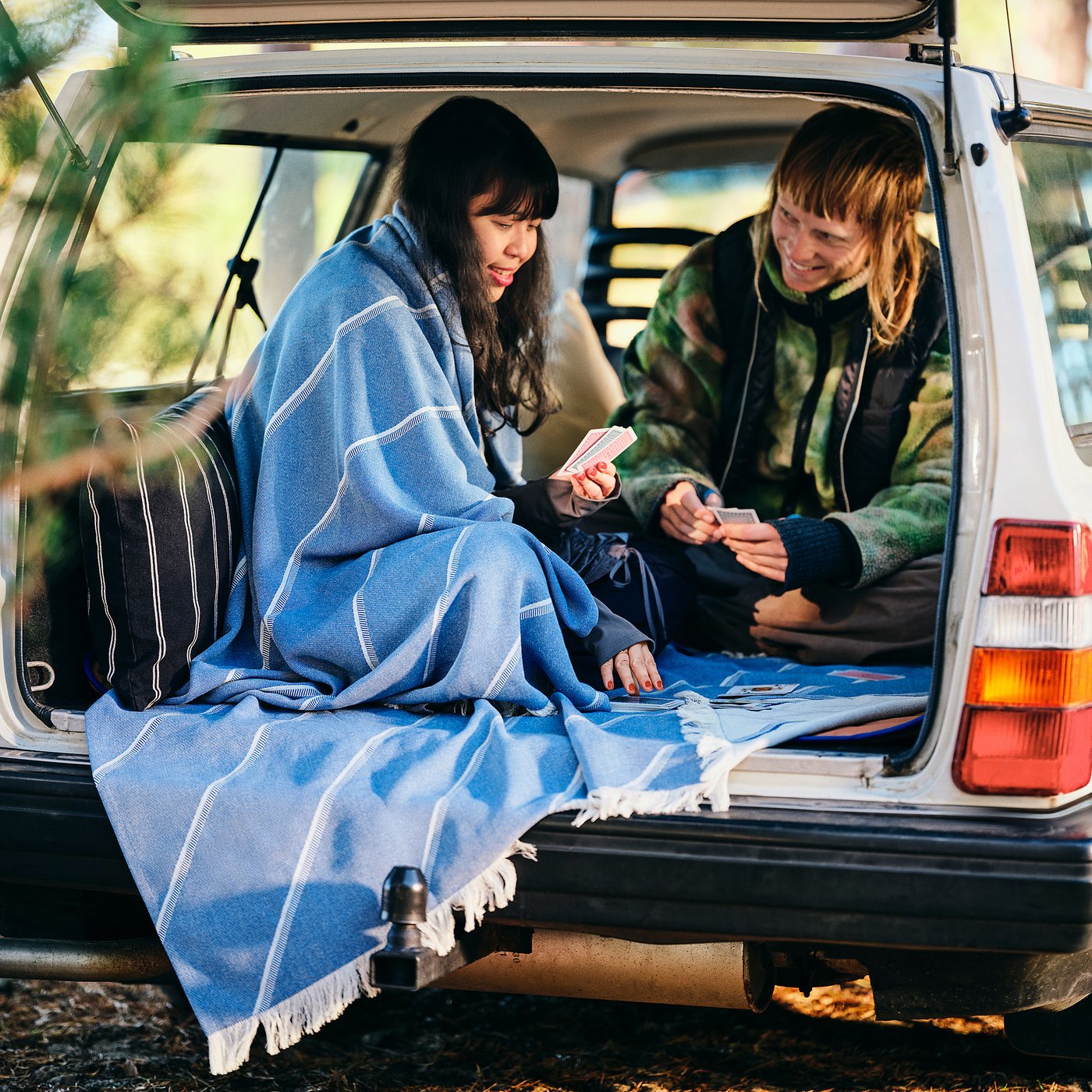 SOLUPPGÅNG throw, double sided blue/off-white, 130x170 cm