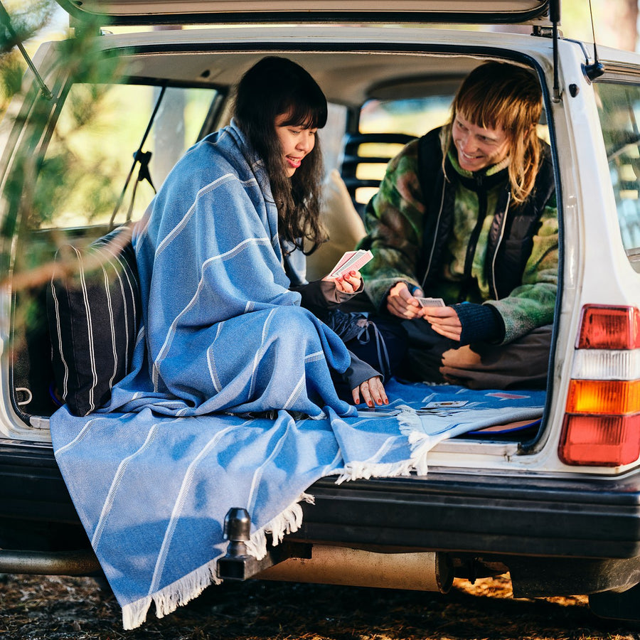 SOLUPPGÅNG throw, double sided blue/off-white, 130x170 cm