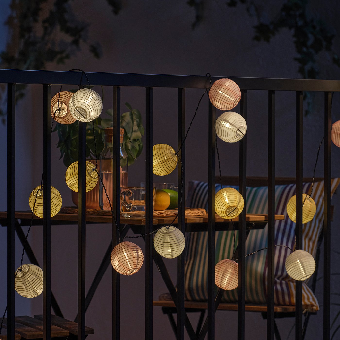 SOLVINDEN LED lighting chain with 24 lights, solar-powered globe/yellow pink, 7.0 m