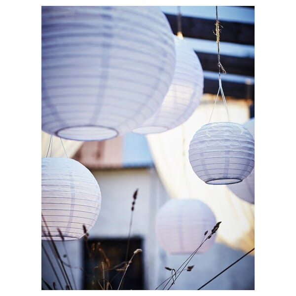 Ikea SOLVINDEN - Lampada sospensione LED energia sol, da esterno/globo bianco,22 cm