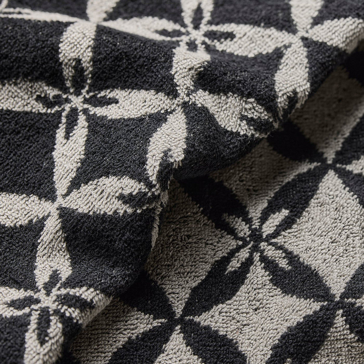 SPÄRRKRUSBÄR guest towel, beige/black, 30x50 cm, 2 pack