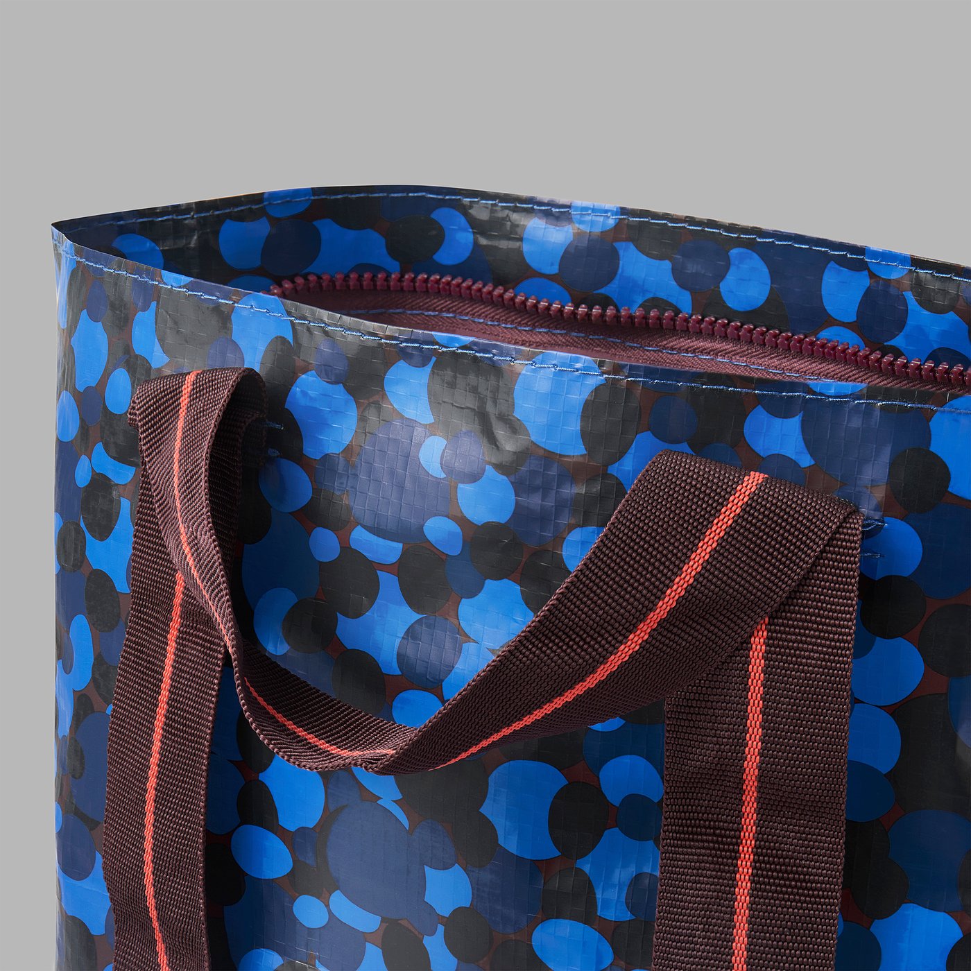 SPJUTSÖ carrier bag, blue patterned, 18x45x28 cm/22 l